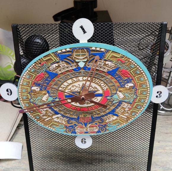 Dallas. Cowboys Aztec calendar clock - Picture 5 of 7